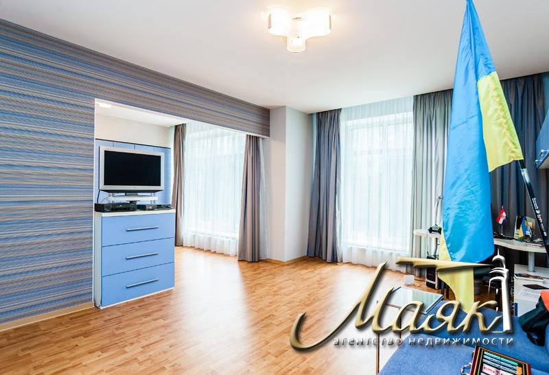 Просторная квартира 420 кв м в элитном новострое по улице Украинская 4А.