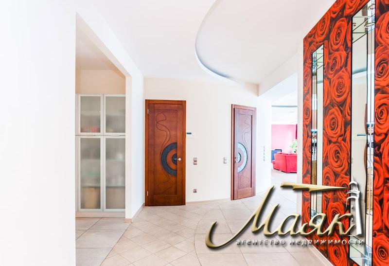 Просторная квартира 420 кв м в элитном новострое по улице Украинская 4А.