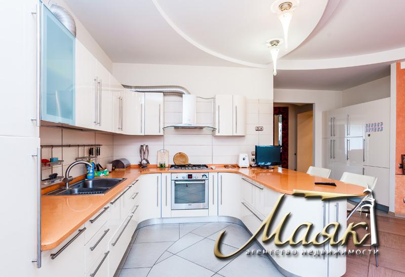 Просторная квартира 420 кв м в элитном новострое по улице Украинская 4А.