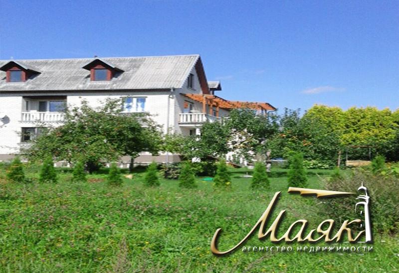 Предлагается к продаже прекрасная двухэтажная усадьба в г. Науйойи-Акмяне, Литва