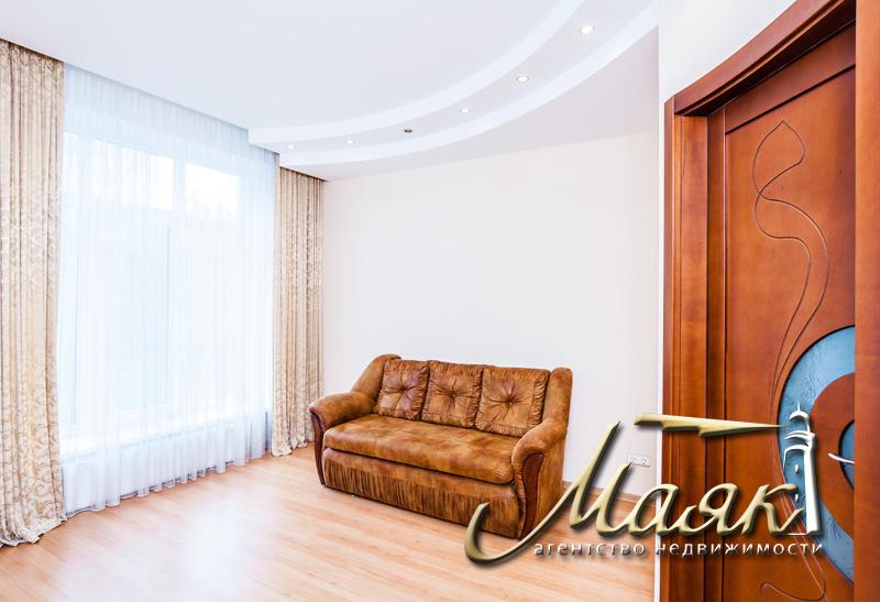 Просторная квартира 420 кв м в элитном новострое по улице Украинская 4А.