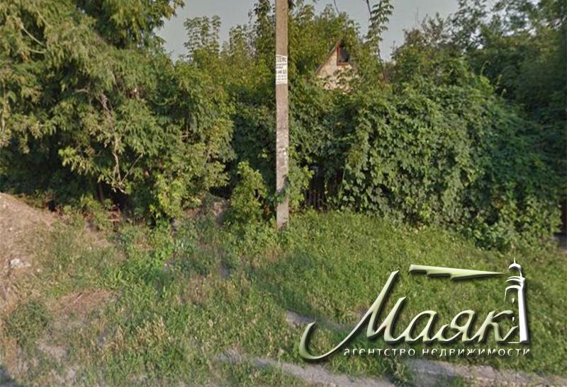 Участок под строительство жилого дома.