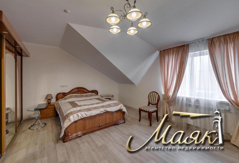 Отличный дом на бульваре Шевченко.